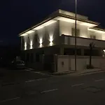 Tom & Ros House